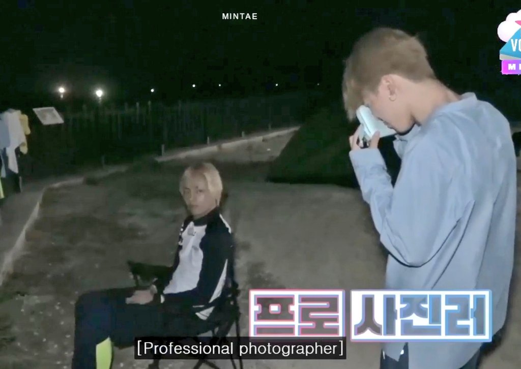 Jimin approached Taehyung while he was alone; told Taehyung about his experience with the stars and took a photo of him 