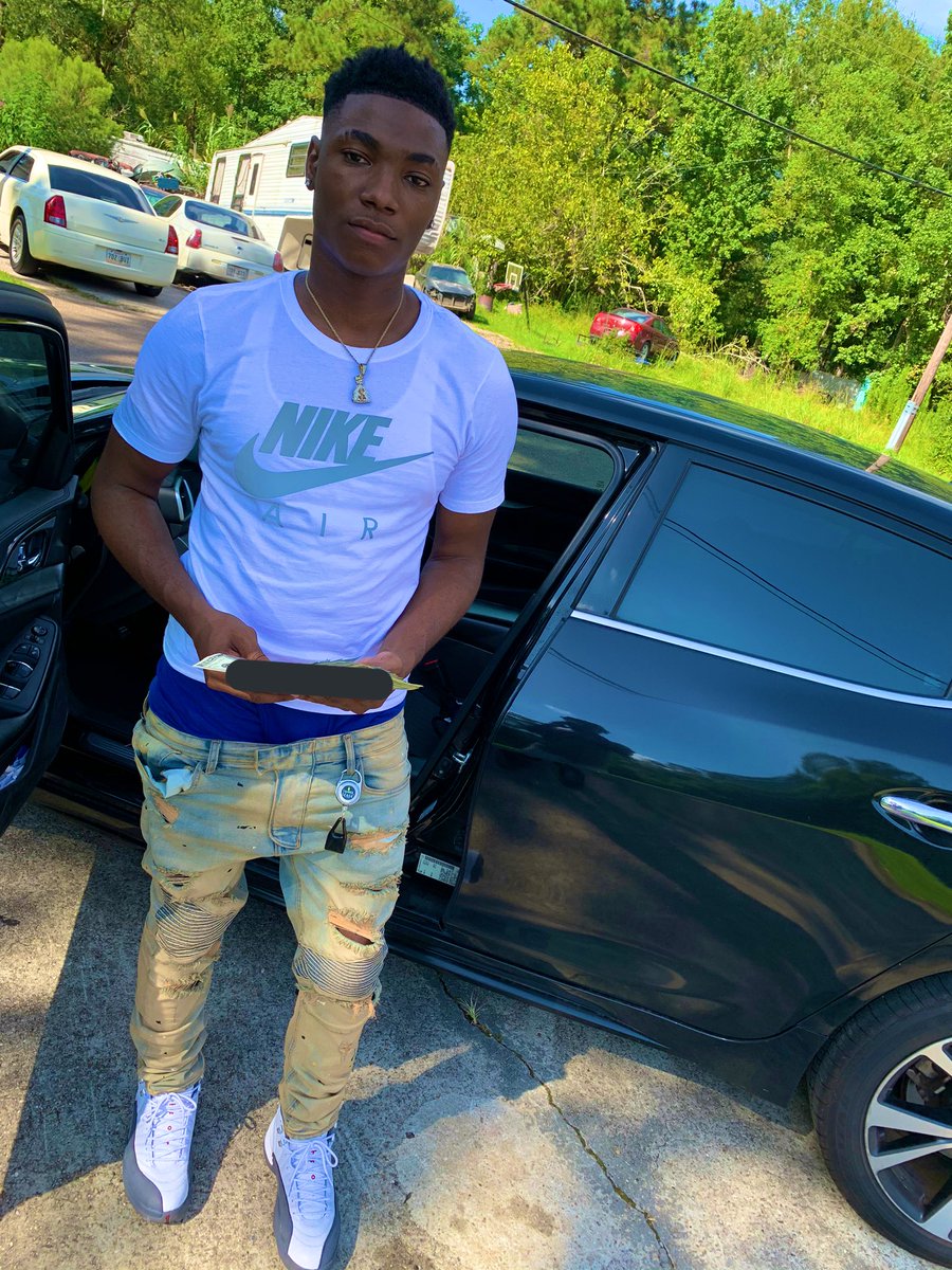 Shannondagoaat's tweet photo. 21 & Turnt Up Too The Fullest™️🏴☠️
#Yungfast💨 https://t.co/oG5xPVEon6
