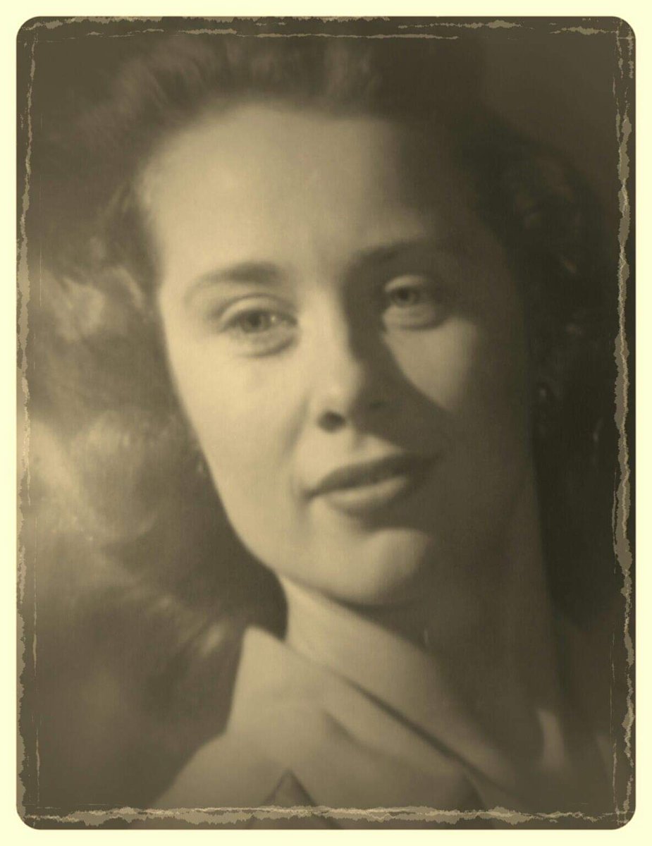 TheStrangeKitch's tweet photo. Missing the days spent at @BurgerKing w #GreatGrandma Kay. Made fun of that classic commercial for another #burgerchain cause she looked like the lady. With the new @ImpossibleFoods #burger, #BK should totally spoof
#wheresthebeef? only say "#WhoNeedsTheBeef?"or "#ThisIsntBeef?" https://t.co/h0sF3EM5vm