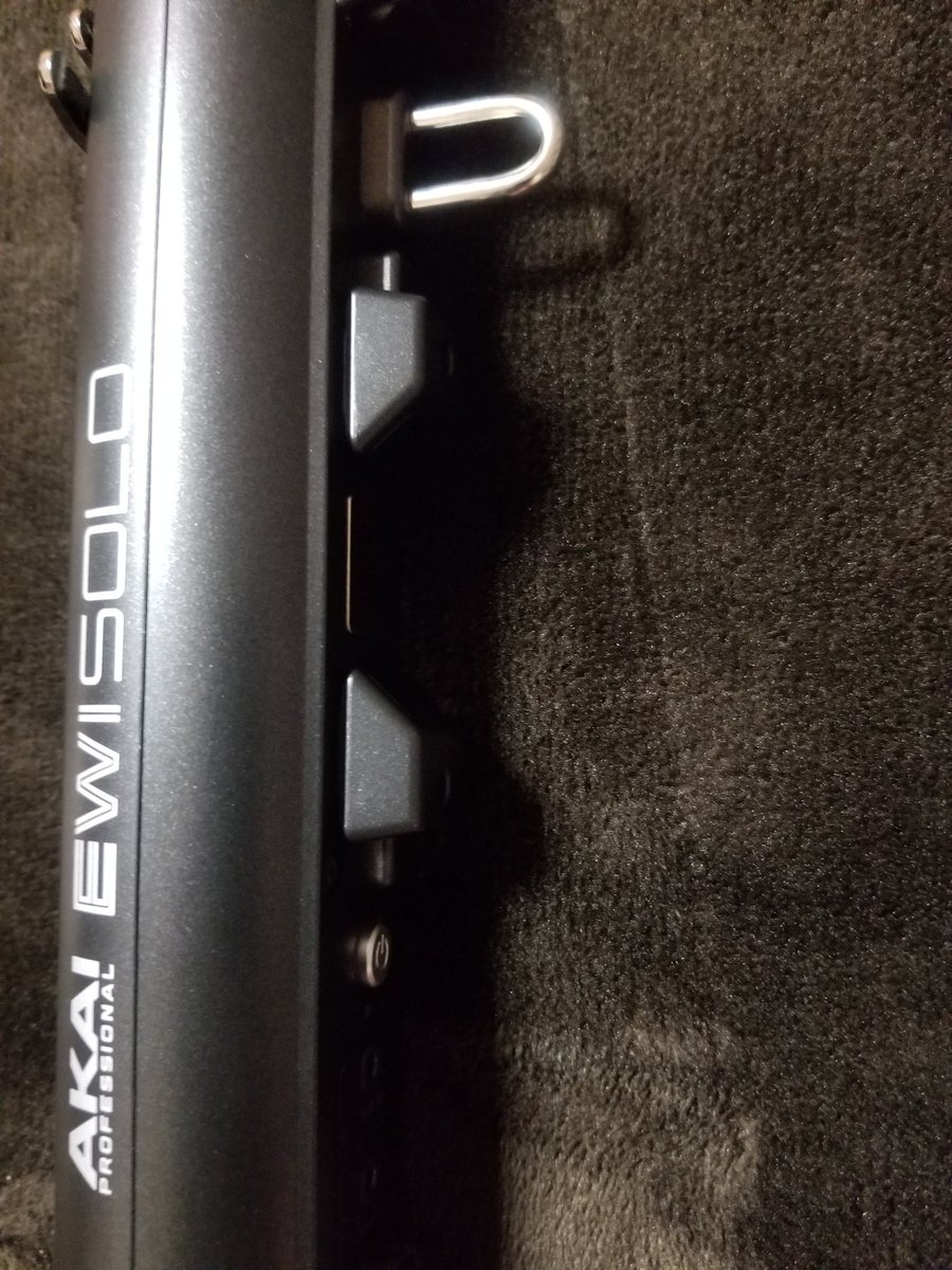 OKEN76441084's tweet photo. 単なる部品の付け間違いのようで、上プレートは反応しません。
でも、このままの方が今までのと違和感なく使えるし、サムフック型にしてもらうべきか思案中です。
お騒がせしました😢 https://t.co/oVhzuqQ0wr
