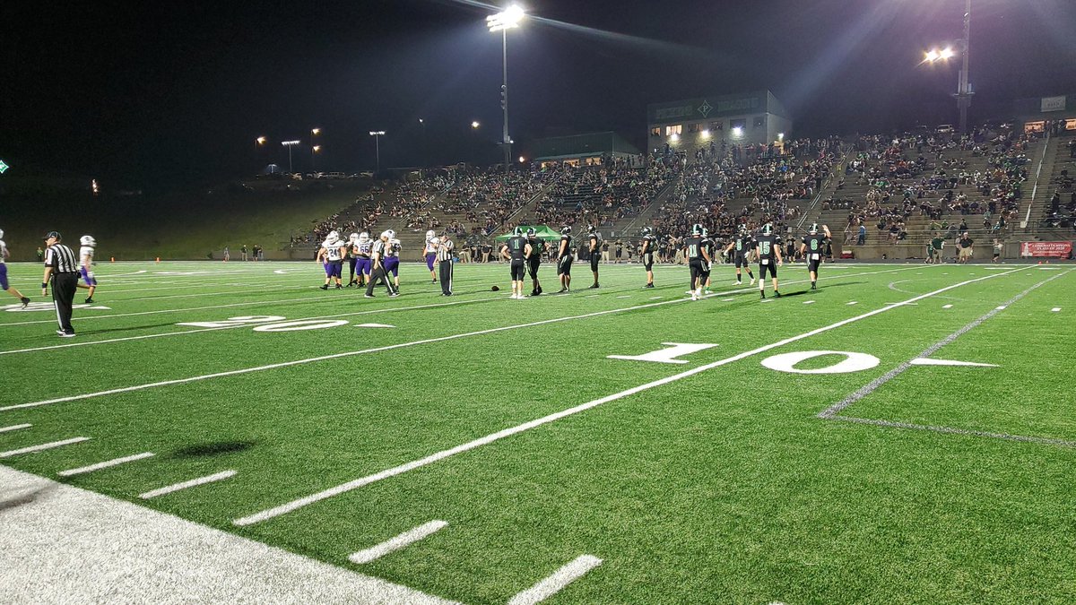TeamFYNSports's tweet photo. End of 3rd qt @PickensFootball over @BobcatGilmer 17 - 8 #GilmerBobcats will have the ball on the #PickensDragons 22 2/10
#TeamFYNSports #FetchFootballFriday https://t.co/6AiIDpO4fn