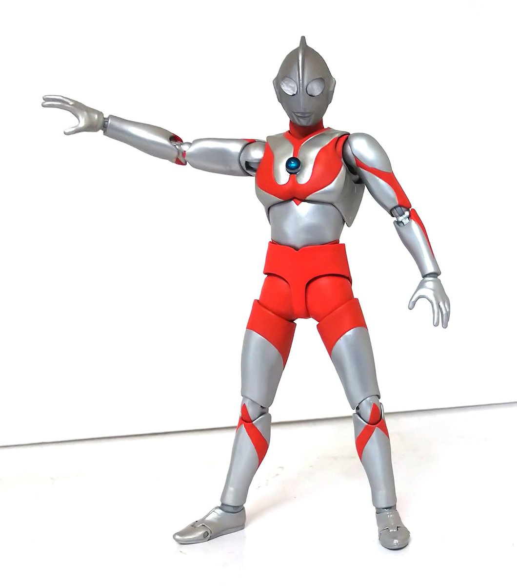 ベンジャミン2 フィギュアーツ小改造 ウルトラマン Bタイプ Cの体にbの顔ってのは銀河伝説っぽいなと思ったり よって覗き穴が気になるので調整 前 後 ウルトラフィギュア改造同好会 ベンさんのお造り T Co Odkncv86qn Twitter