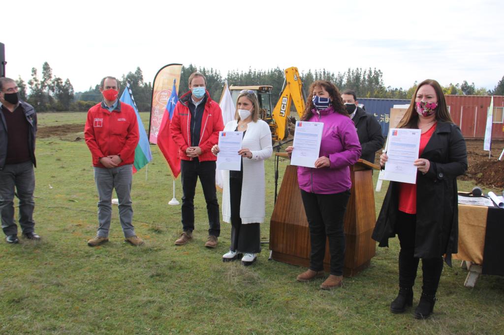 FelipeWard's tweet photo. Contento de haber llevado buenas noticias a miles de familias de la #RegiónDeLaAraucanía 🇨🇱 1.292 nuevas viviendas de #IntegraciónSocial, avances del proyecto emblemático #ParqueIslaCautín 🌳 Y primera piedra del conjunto habitacional Nuevo Amanecer que beneficia a 158 familias👏🏻 https://t.co/0pPfULRjcU