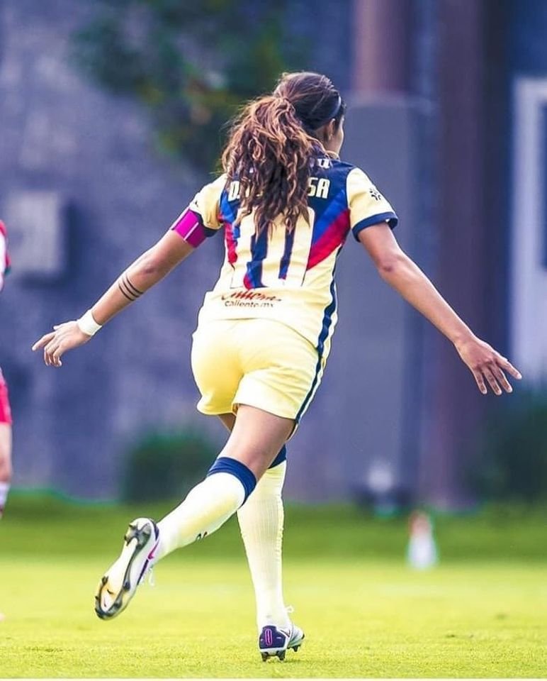 LaZonaAguila's tweet photo. Daniela Espinoza llego a 49 goles y empata el récord de lucero Cuevas https://t.co/TYFUPNvrTg