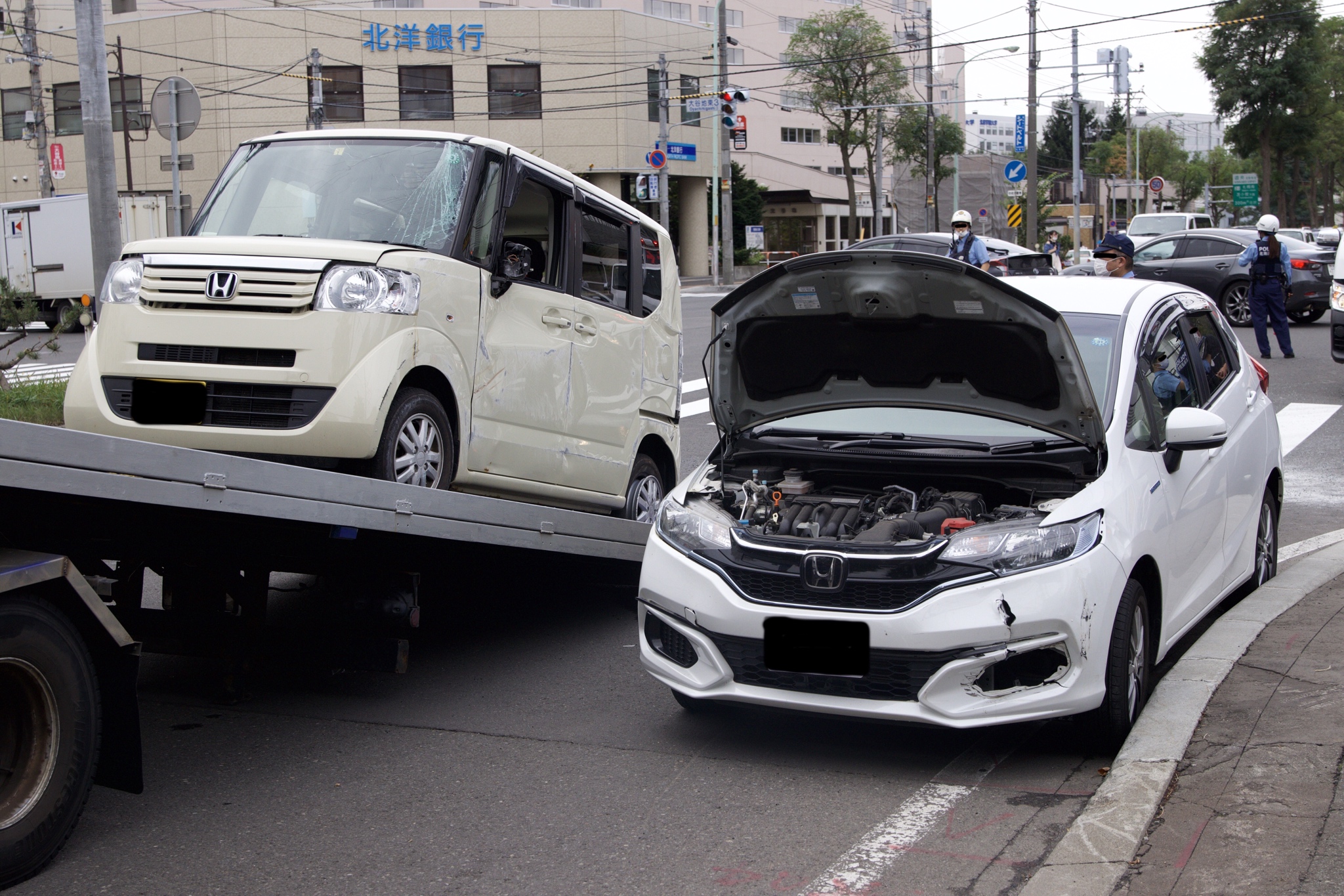 Sherlock Mst Hide 軽自動車 ホンダ N Box の右側面に普通自動車 ホンダ Fit の左前部が衝突し 軽自動車が左側面を下にして横転してた模様 T Co Fvmr4tuo1l Twitter