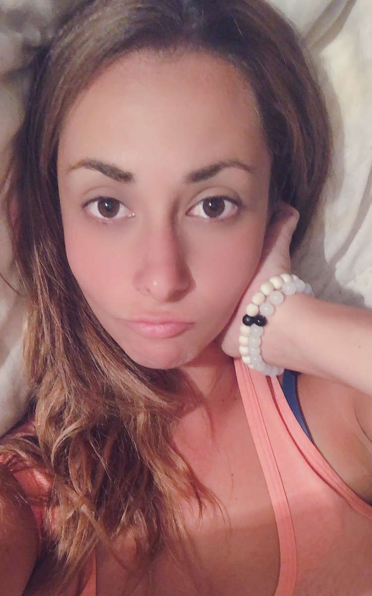 Ingrid_Garibay's tweet photo. Viernes así 🤷🏽‍♀️

Más cansada que nunca pero esperando lo mejor https://t.co/lfTTwNwkq3