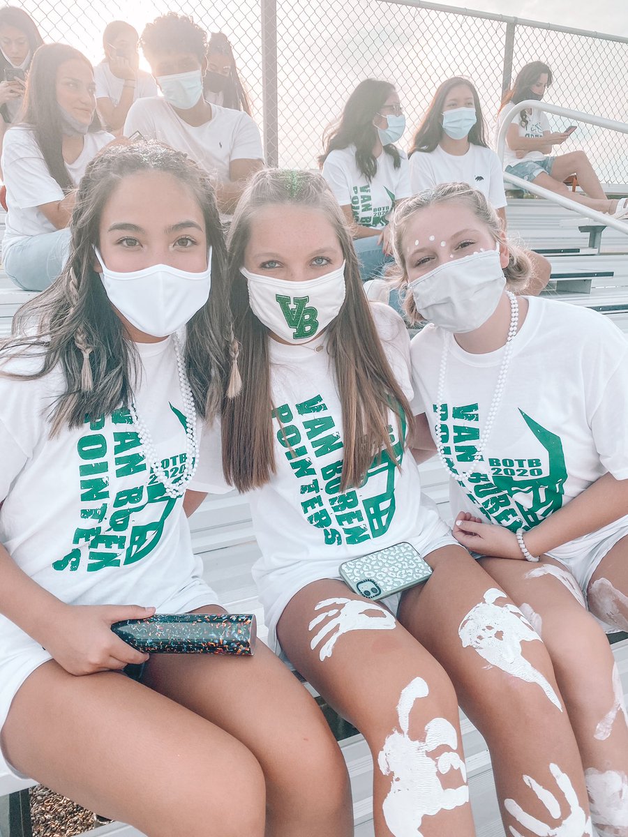 vbhscheer's tweet photo. Cheering on our Pointers from the stands tonight! #BeatAlma #GoDogs https://t.co/E4T1zeDYKL