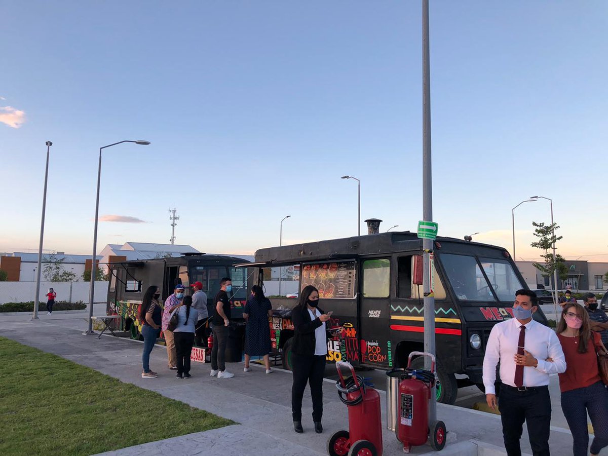 ¡Les compartimos algunas fotos del corte del listón del nuevo Autocinema Coyote en Meridiam Park! Con nuestra primera función, The Greatest Showman. ¡Te esperamos para la próxima!