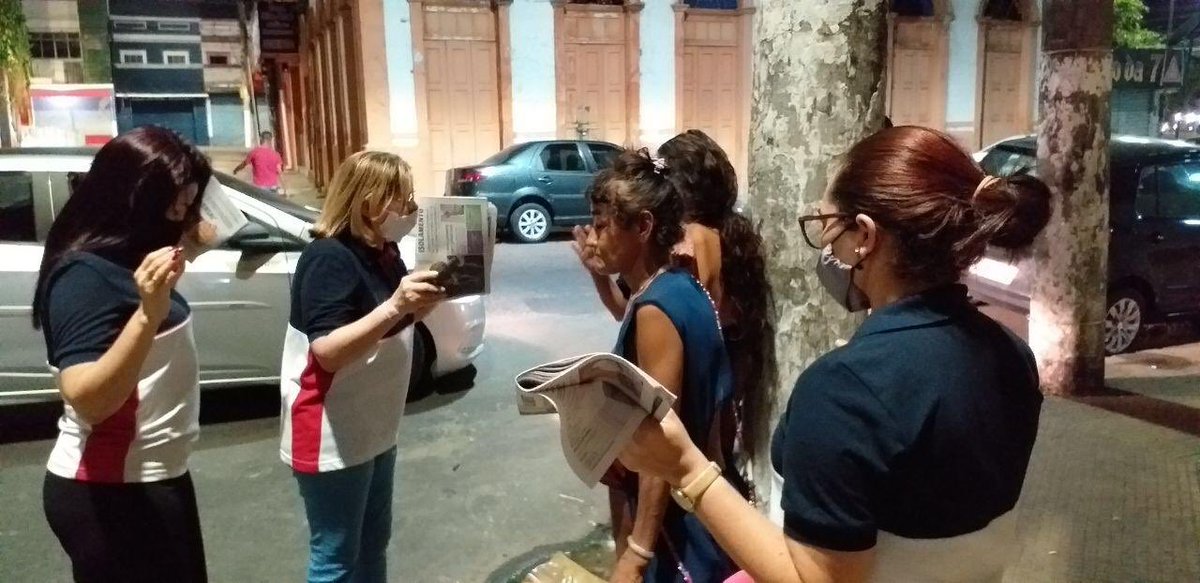evg_amazonas's tweet photo. AtravÊs do Evg Night, muitas pessoas que ficam pelas ruas a noite são alcançadas, pois não hå horårio quando o objetivo Ê ajudar o próximo!
â˘
â˘
â˘
â˘
#evgam #evgnight #manaus #iurd #famĂliaevg #evgbrasil #uckg https://t.co/VRslYOwTVw