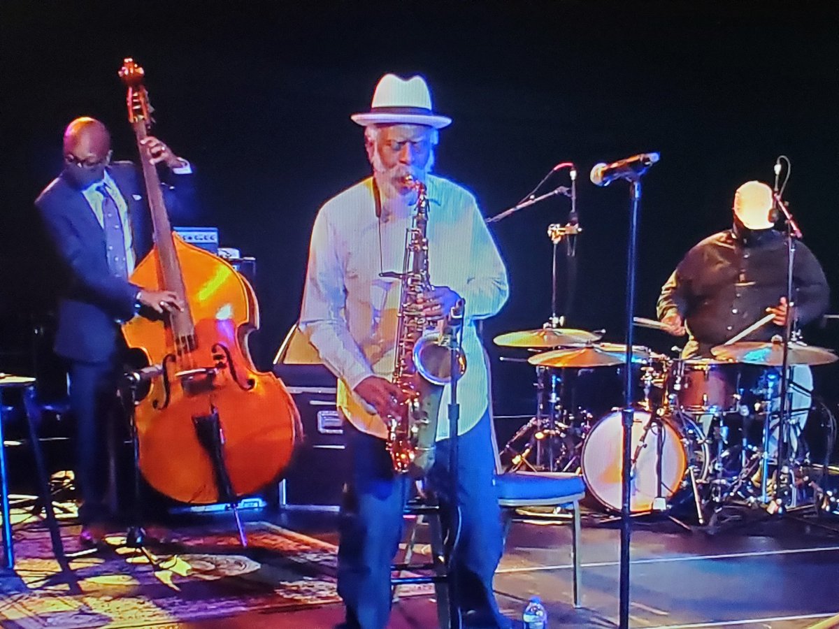 DocT_IDEAs's tweet image. Watching #PharoahSanders @detroitjazzfest tonight makes me hope and pray I'll still be sharing my #bestesttalent on my 80th birthday. @detroitpublictv #Detroit (I see you bro's w/enough compassion to #MaskUp! I know it's hot. Appreciate you! )
