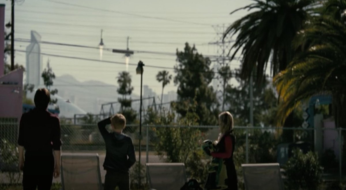 Pagebookfilm's tweet photo. @WWdadepressao Acredito na teoria de que a 3a temp. foi real até o ep 04 e quando Bernard aparece, ele colhe infos sobre a terra (devastada) e todas as pessoas estão vivendo em Futureworld, um resort no espaço. Na S02 há uma cena que faz parecer isso com Ed Harris além do #RicoWorld https://t.co/q0APzrV4DD