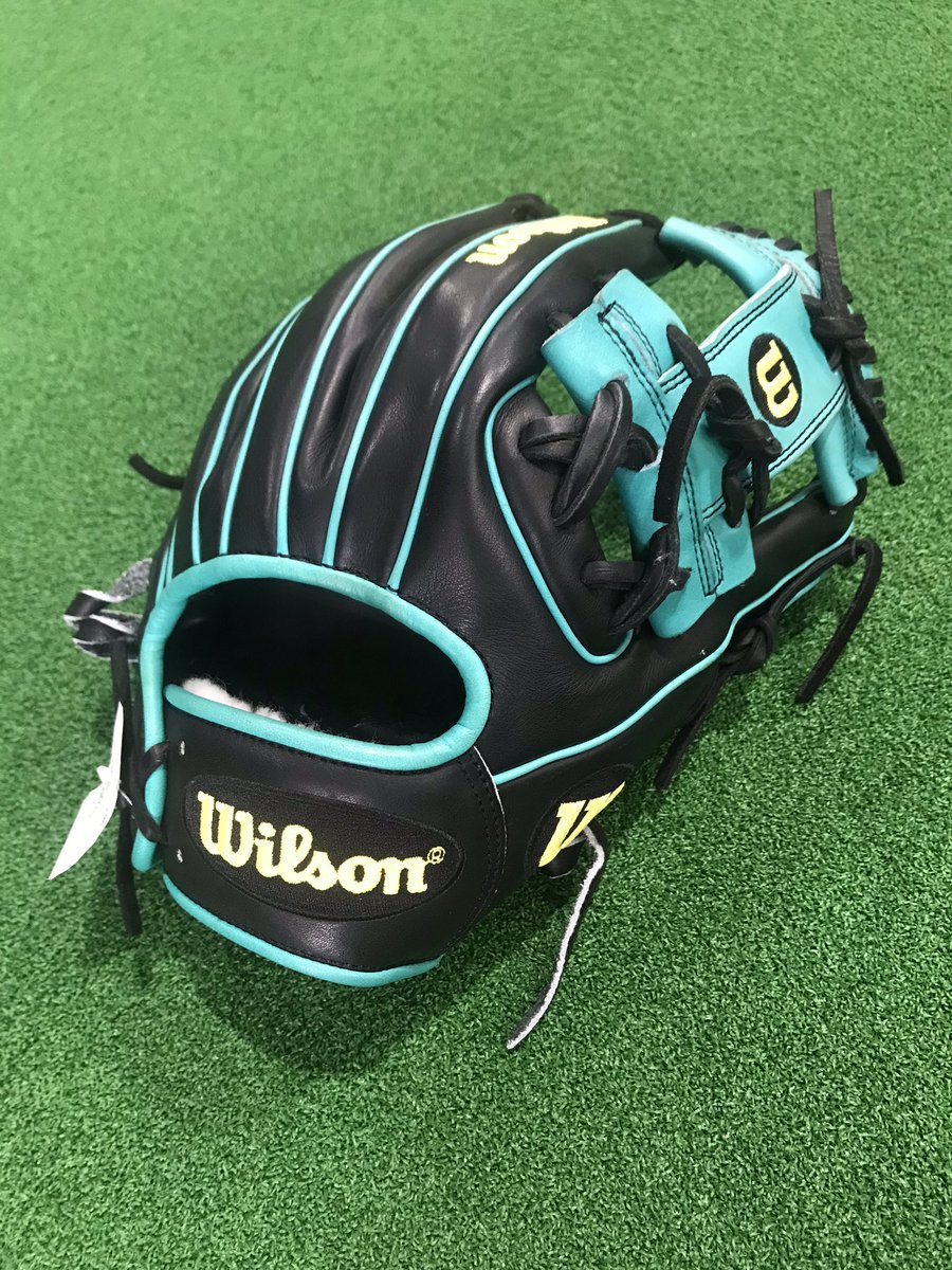 BB36786350's tweet photo. WilsonStaffカノカラーの内野手用が中古で入荷しました😍
革の状態も良好で型も良いです。
人と違うのが欲しい方に！😁
#BBパートナー　#中古グローブ https://t.co/RqvdLuKR57
