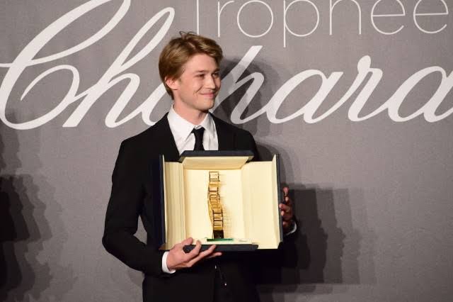 In 2018, Joe was honoured at the Cannes film festival with the Chopard Trophy which recognizes upcoming film stars. "I feel lucky to do something that I love as a job, And to be recognized in this way at a relatively early stage of my career is a huge vote of confidence” — Joe
