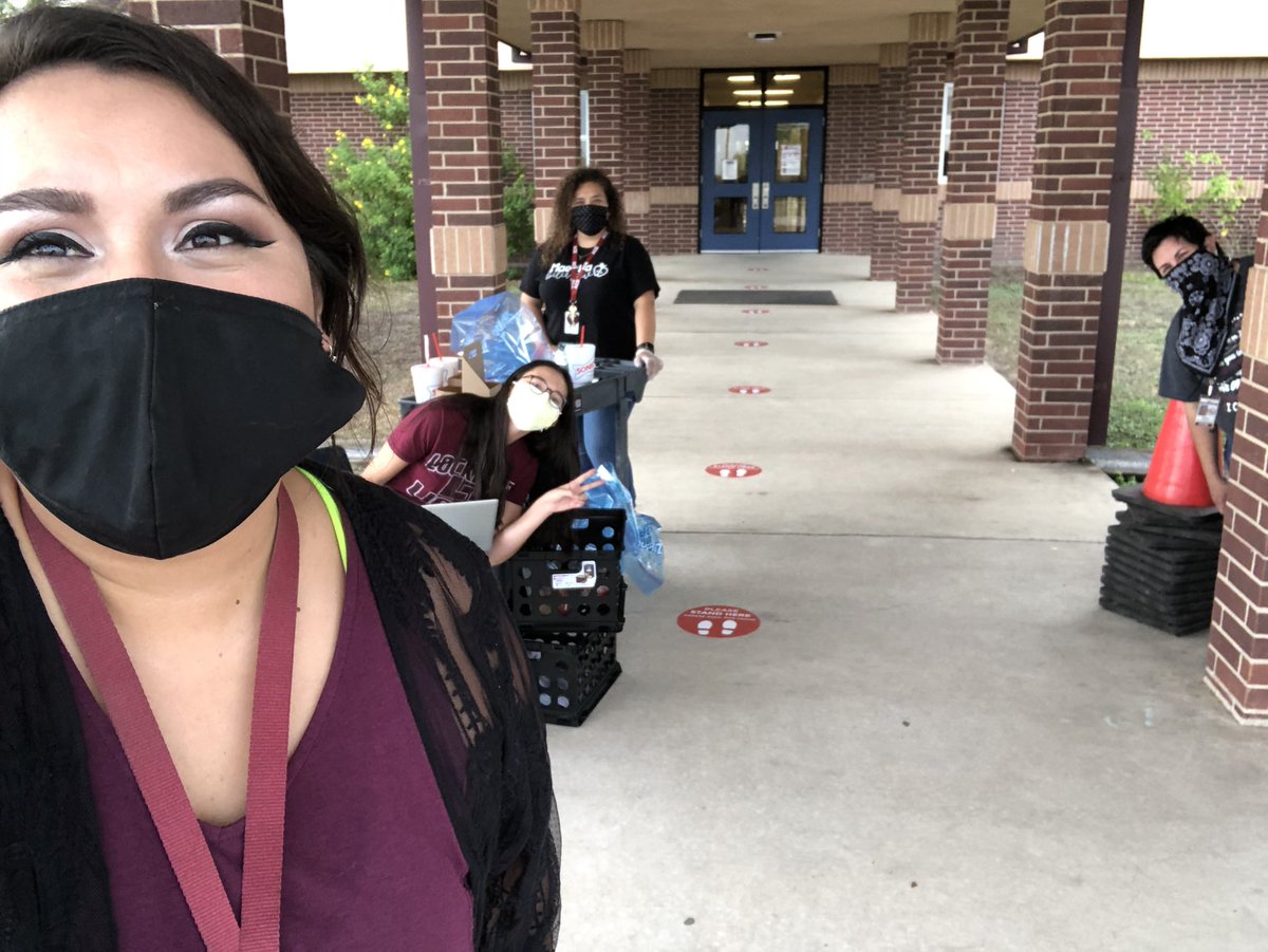 lisdaceBBE's tweet photo. Our first supply pick-up went great!!! We can’t wait to see all of the pictures from our projects! See you all next Friday! 😊@CereliaDiaz @NadiaMGarcia3 #lisdace https://t.co/DiHPU1k91m