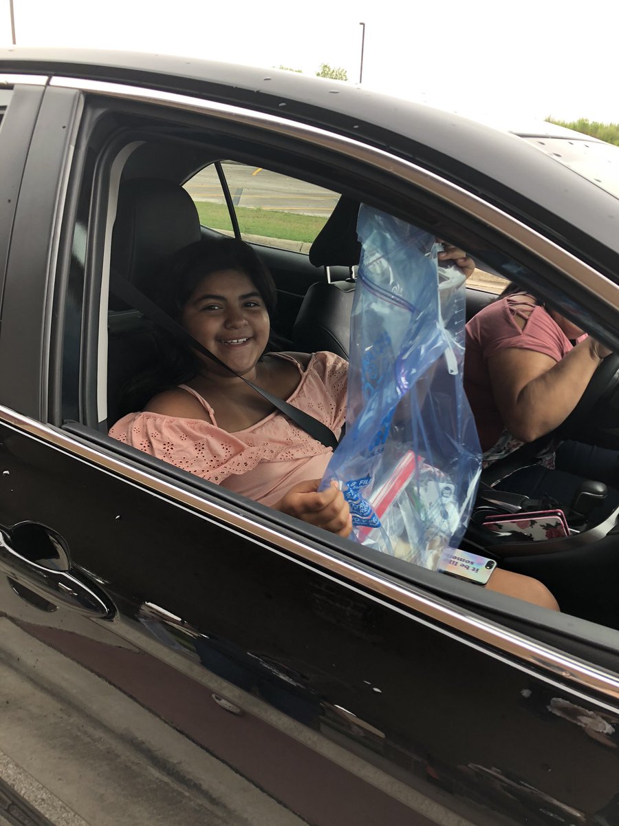 lisdaceBBE's tweet photo. Our first supply pick-up went great!!! We can’t wait to see all of the pictures from our projects! See you all next Friday! 😊@CereliaDiaz @NadiaMGarcia3 #lisdace https://t.co/DiHPU1k91m