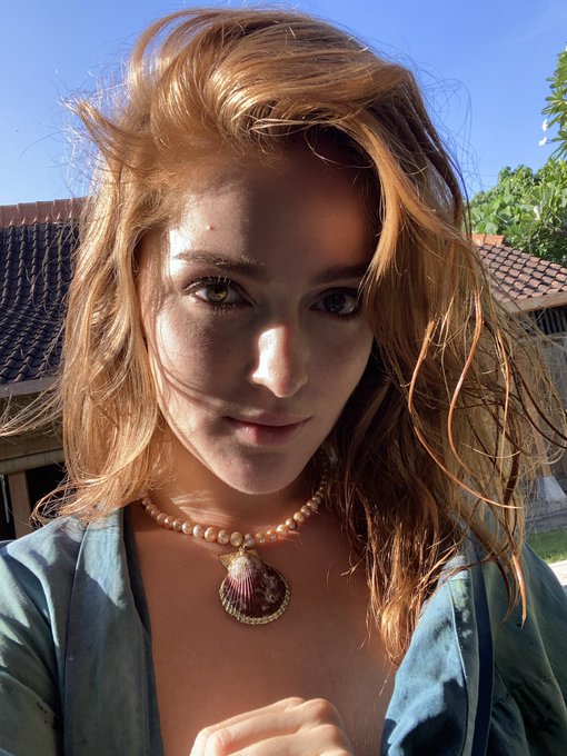 RT to get a version with titties out https://t.co/giZ12OOllj<a href="/tag/pussyshot"class="tags"><span>#pussyshot</span></a>