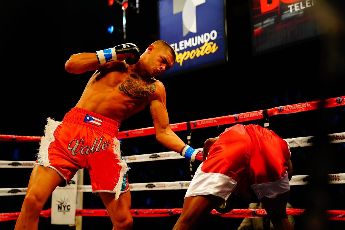 springvalle5's tweet photo. 1ST ROUND TKO!!
@MarquesValle @trboxing @timvannewhouse @GarciaBoxing @BoxeoTelemundo @SplitTMgmt @LatinboxSports https://t.co/Y1baJ3KzIA