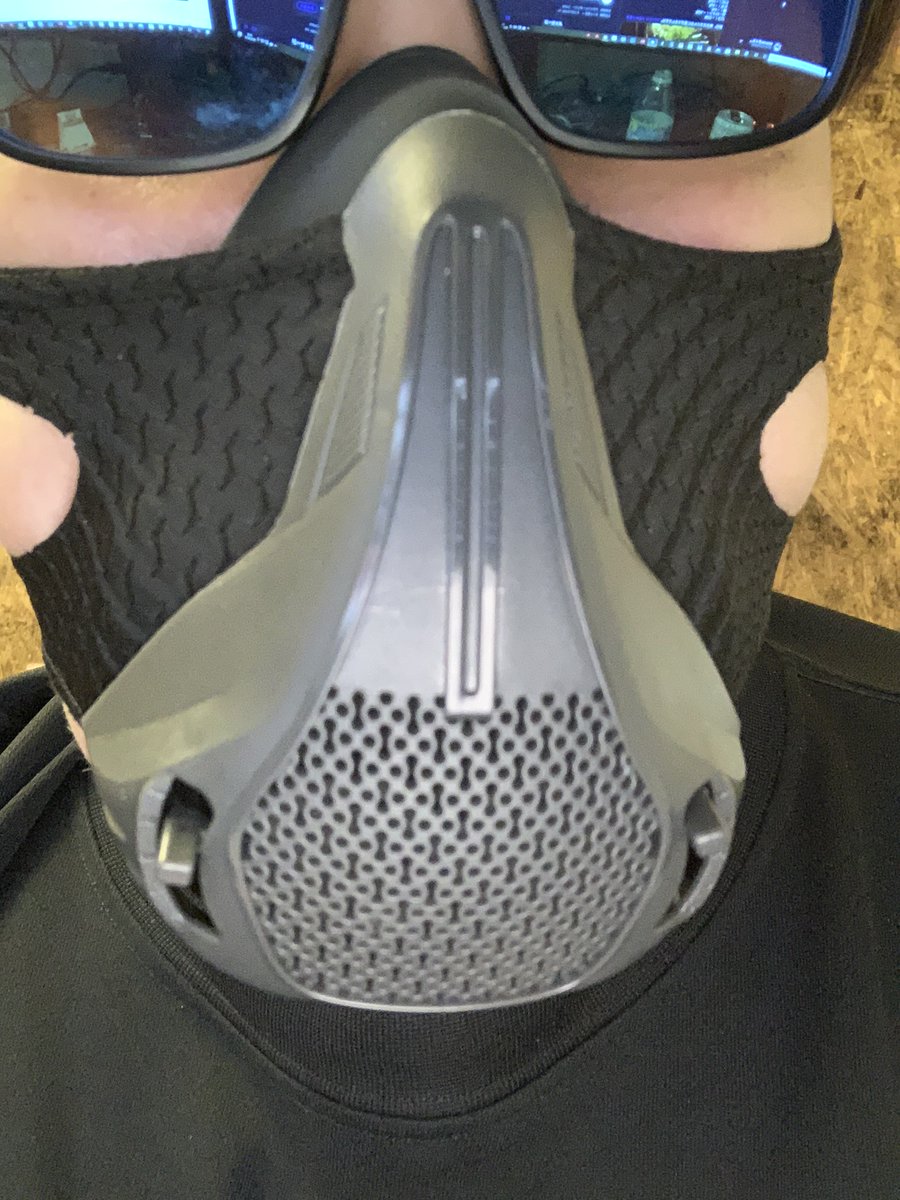DEVLOG0908's tweet image. 9/7からの企画は
食事、睡眠、入浴、外出時以外トレーニングマスクを付け続けるハンニバルレクター、あるいは治崎式オーバーホールダイエット🤣www
ダイエット、減量としては間違ってます💦多分サウナスーツで痩せた‼️ってのと同じ部類ですが実験ということで👋細かいルールはまた‼️