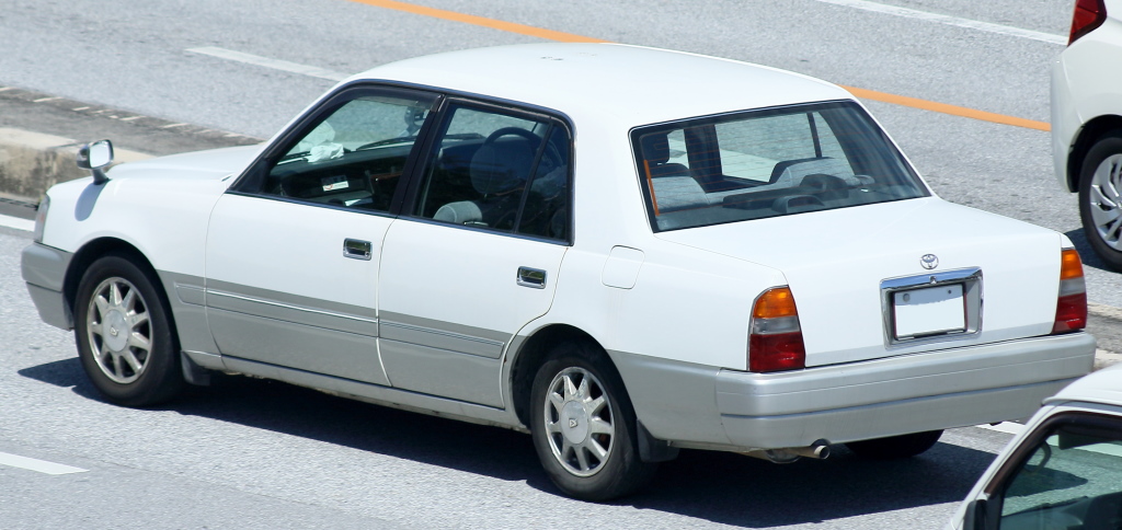 Yxs10 No Twitter クラウンコンフォート スーパーデラックスqパッケージ 01年型 元個人タクシーと思われる自家用車で屋根に行灯の装着跡が残っています 150系 170系クラウン風のツートンカラーで100系クレスタ用アルミが装着されています 投稿画像