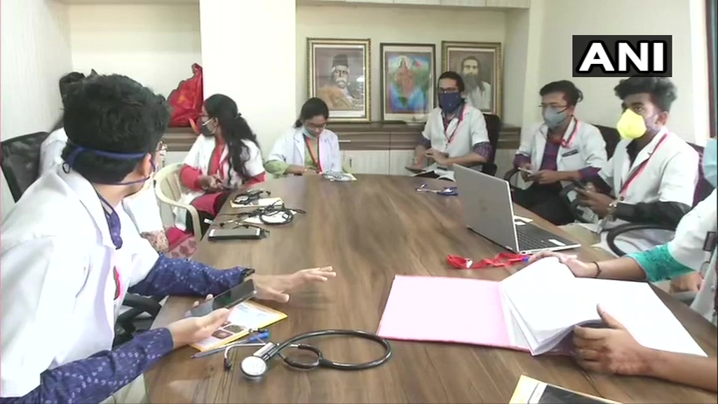 ANI's tweet photo. Maharashtra: Nagpur Municipal Corporation in association with Rashtriya Swayamsevak Sangh's Lok Kalyan Samiti has launched ‘Mission Vishwas’ in Nagpur, to help counsel #COVID19 patients and their family members, and in contact-tracing https://t.co/WwEuyiCSqB