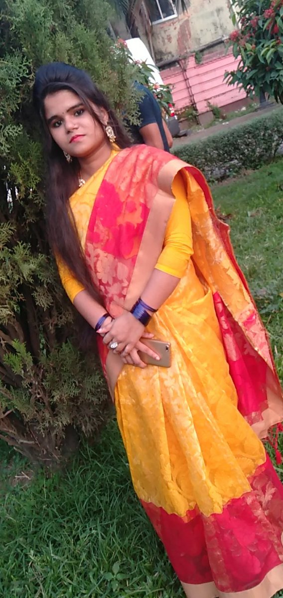 Hamida58293897's tweet photo. শাড়িতে কেমোন লাগে https://t.co/ESnJsfAHYy