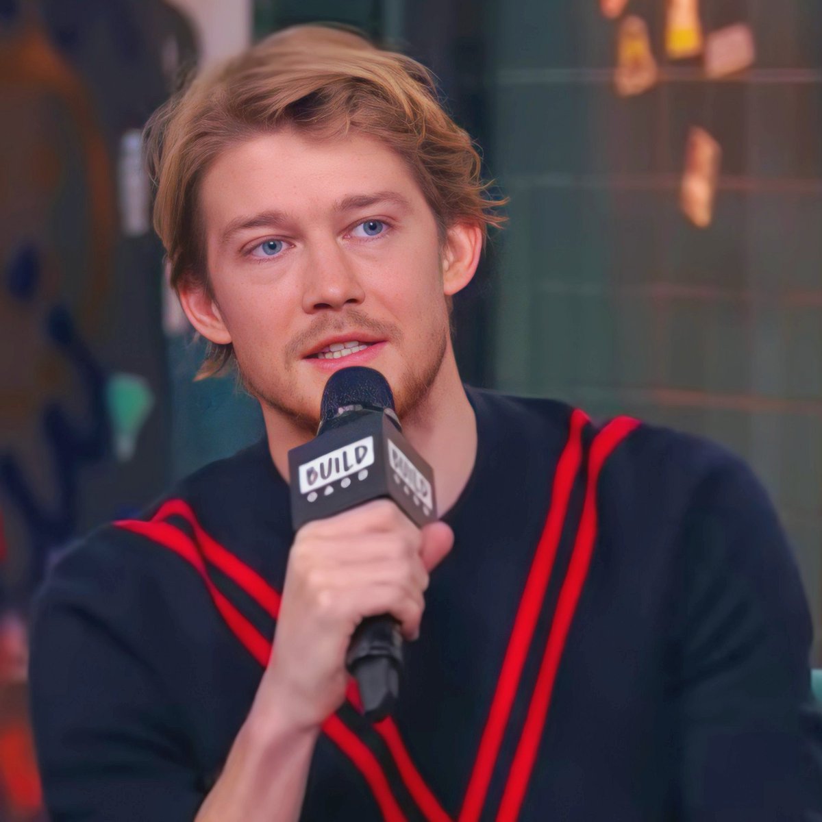 Just wanted to add that Joe has such a good American accent that his co-star in Billy Lynn's Long Halftime Walk didn't know that he was British until 2/3 weeks of shooting!