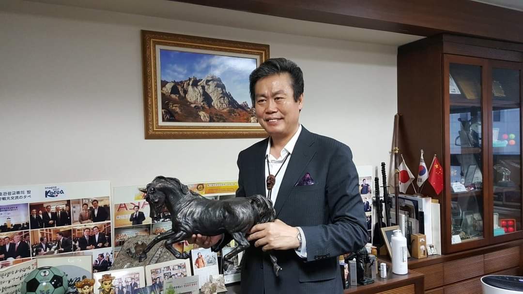 우리는 미쳐야 꿈을 
이룰 수 있습니다~○°

대한민국의 문화자원
큰 바위 얼굴을 파리의 
몽마르뜨 언덕이나
남아프리카 케이프 반도에 있는 희망봉처럼~♡

세계적인 명소로 만들어
지구촌 관광객들이 
관광 한국을 찾을 수 있도록 혼의 질주를 하고 있습니다 ~○°