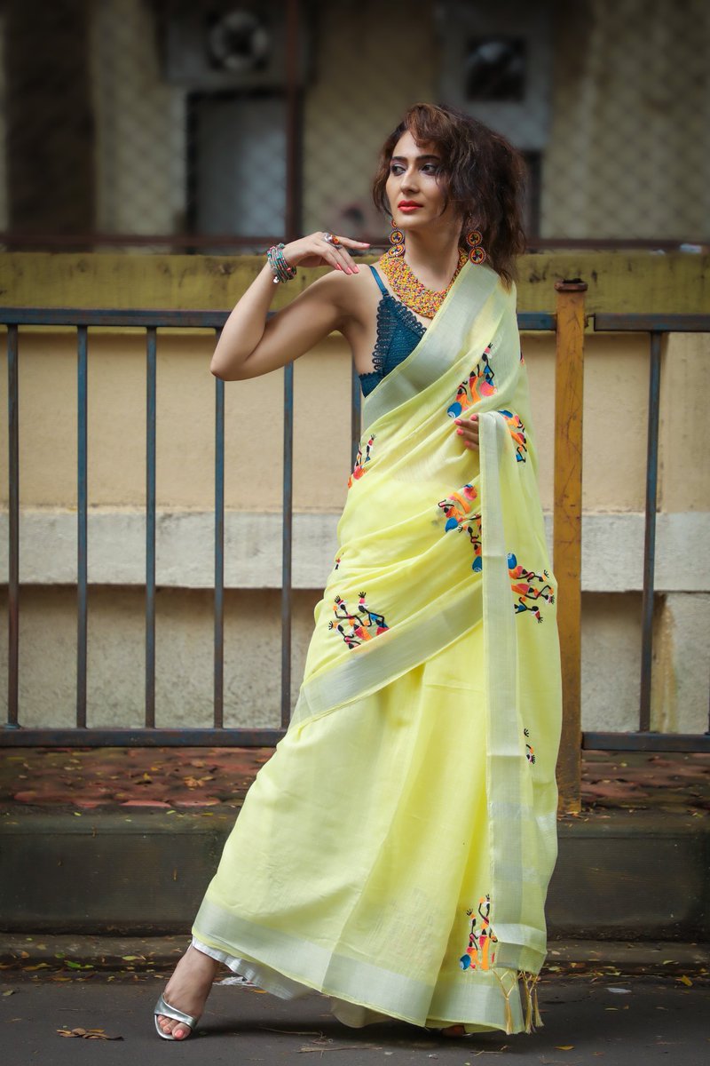 Harmeetgauri's tweet photo. Oh that girl !
Wrapped in elegance 
Yes "she is INDIAN"...

#yesiamindian
#wrappedinelegance
#myfavouriteattire
#sareelove #ethnic #desiswag https://t.co/lfUCBYEs7s