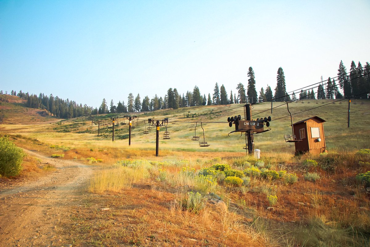 Chair 2 🚡 
.
.
.
.
#nature #cannon #cannonphotography #dodgeridge #skiresort #summer #explore #travel #visitcalifornia #tuolumnecounty #sunset #visittuolumnecounty #goldcountry #meadow #ski #skilift #hike #beautiful @DodgeRidge @TuolumneCounty