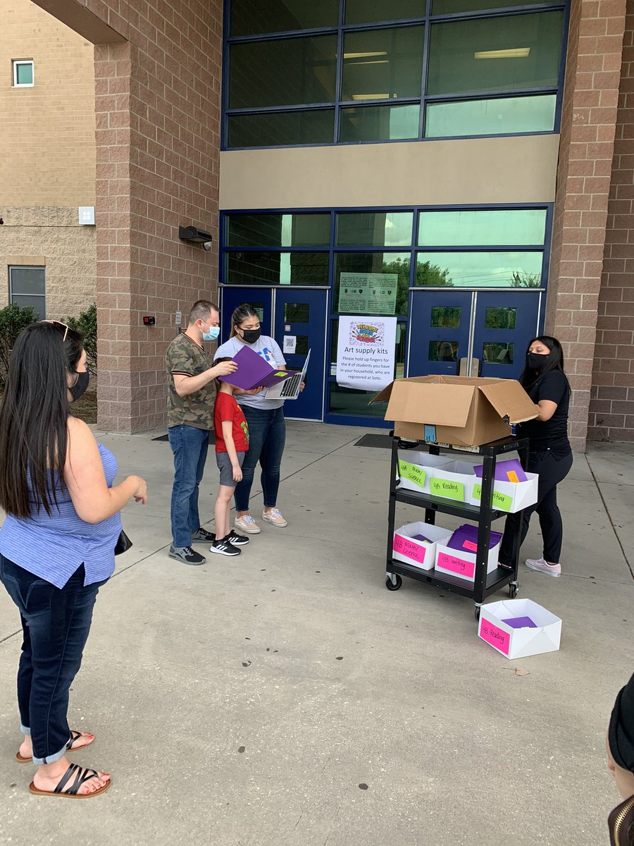JustKisha2u's tweet photo. @CMSoto_Leaders  @MolinaSunset  Soto teachers created goodie bags and learning resources to welcome our leaders to an amazing school year. #SotoShines #TheLeaderInMeSchoolInDallasISD https://t.co/BV6sNkrzqi