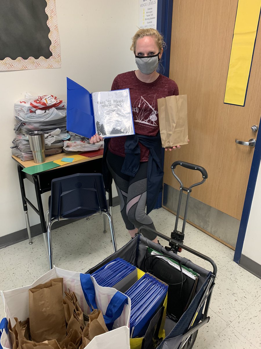JustKisha2u's tweet photo. @CMSoto_Leaders  @MolinaSunset  Soto teachers created goodie bags and learning resources to welcome our leaders to an amazing school year. #SotoShines #TheLeaderInMeSchoolInDallasISD https://t.co/BV6sNkrzqi