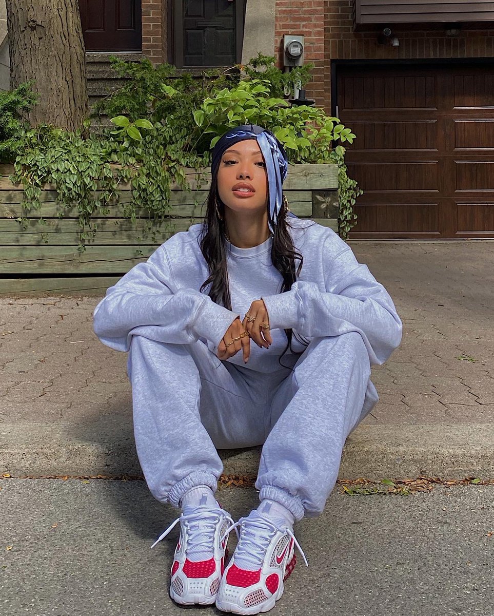 Grey sweats season approaching 🤍 <a href="/shop4YE/">4YE®</a> on the Du