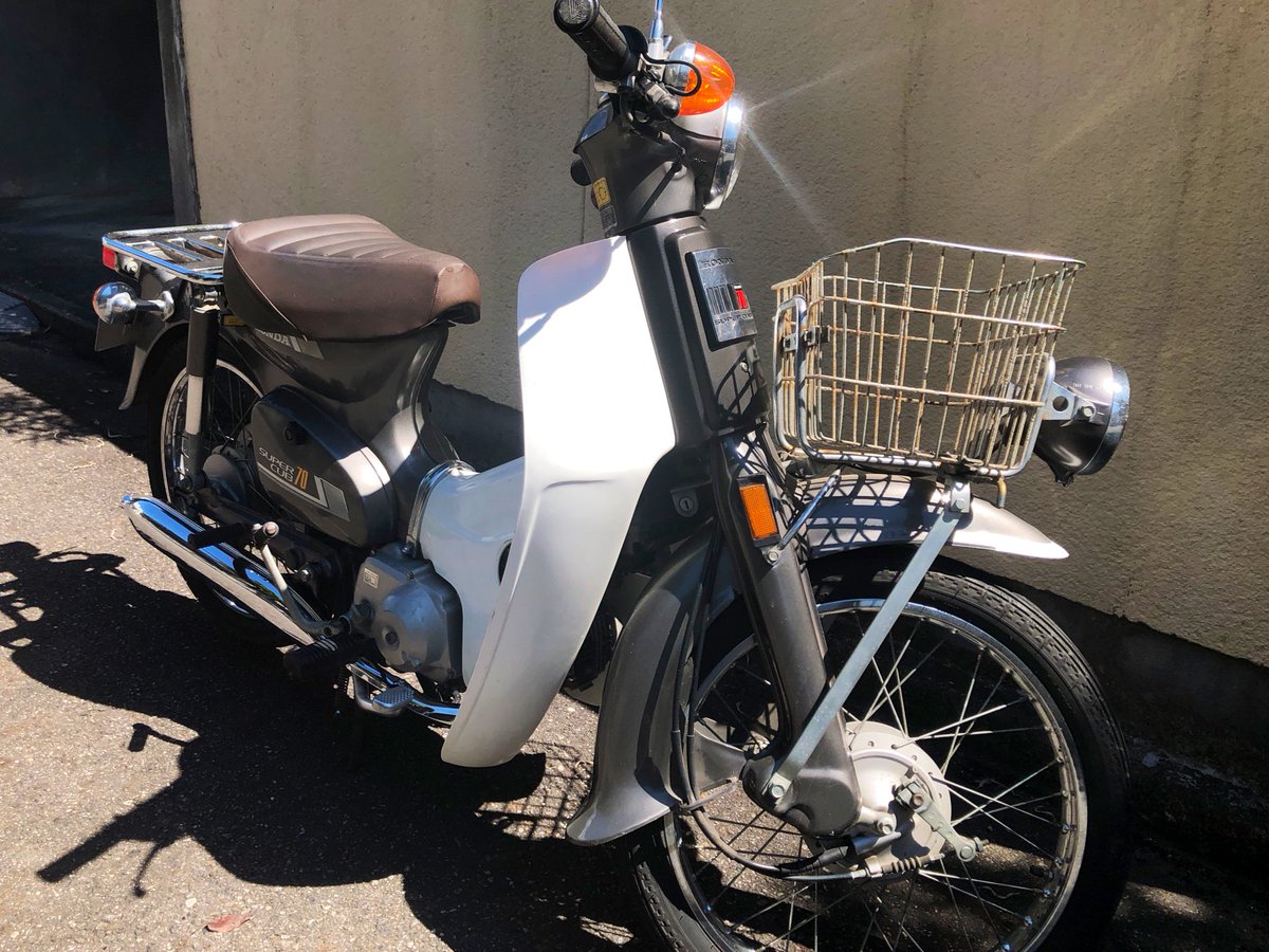 mega_graphics's tweet photo. 天気いいからカブのフロントカバー塗装した。
シャレオツ〜🏍✨
ここボディ同色にすると旧カブっぽくなる。

#supercub #cub #スーパーカブ #c70dx #カブ https://t.co/73uSrEzofb