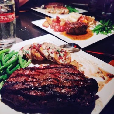 BaxtersLO's tweet photo. We love it when our guests share pics from their Baxter’s experience! Our friend LeAnn captured this beauty tonight and was nice enough to send it our way. Thank you, LeAnn and all the best to you! #Steak #SavorTheFood #RememberTheView #LakeOfTheOzarks https://t.co/SX8cXqPWHl