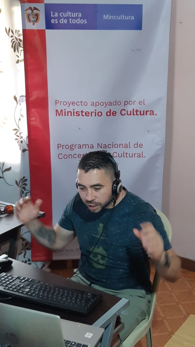 Lineadetiempo's tweet photo. ¡Qué gozo poder despertar la creatividad de los niños en el Semillero Los Niños Saben de Cine, y brindar herramientas en las que la imaginación sea el motor de la narración! Encuentro del 2 de septiembre.
Con el apoyo de @mincultura @UCooperativaCol https://t.co/PE4BD68tLN
