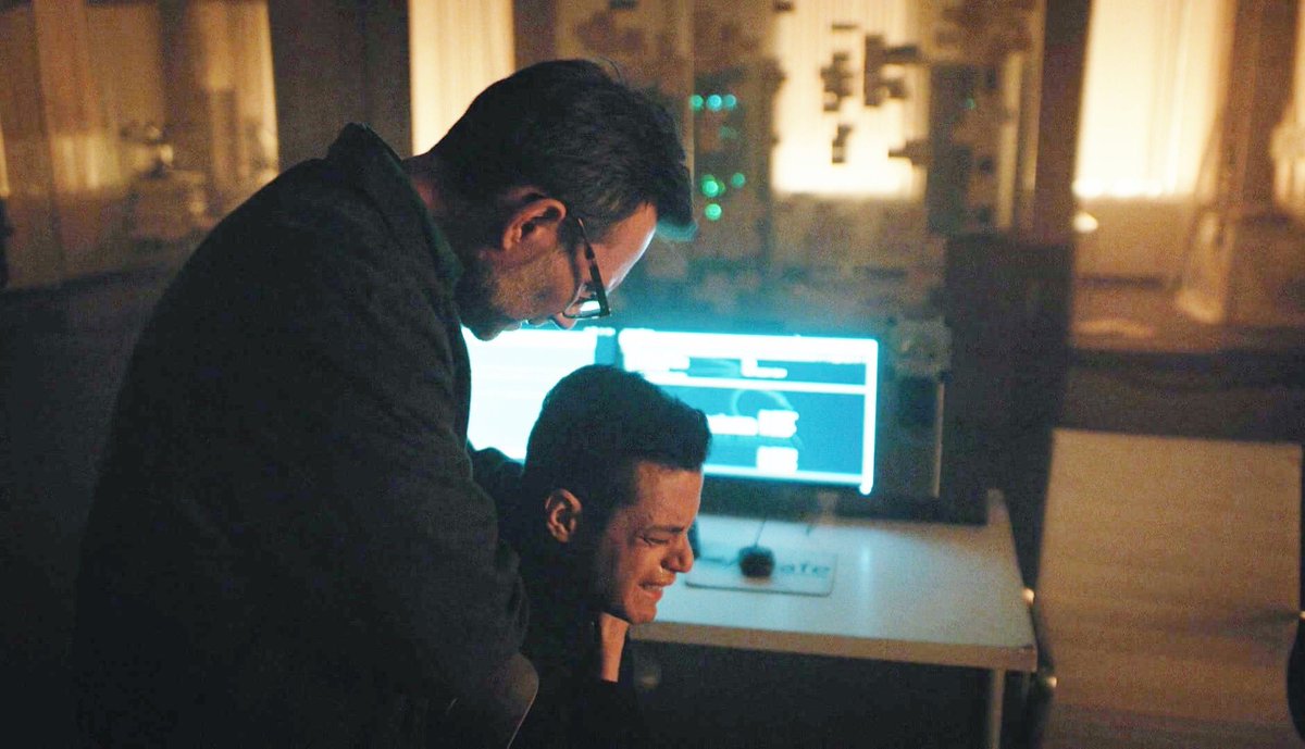AAOsAwesomeFans's tweet photo. Day 5: Favorite non-romantic relationship: Elliot & Mr. Robot. He was the father Elliot should’ve had, who evolved from loose cannon to thoughtful protector. This was a complicated, nuanced, heartbreaking relationship & Christian Slater was amazing. #MrRobotWeek #MrRobot https://t.co/QHBYtQX1nl