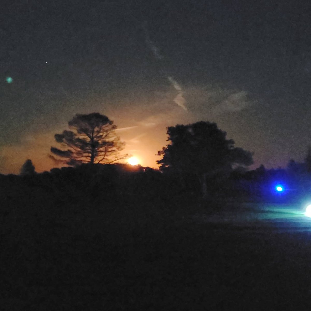barten9's tweet photo. Glow Vibe Golf at Oak Terrace resort.  #getlit https://t.co/EWiPWnBzOz
