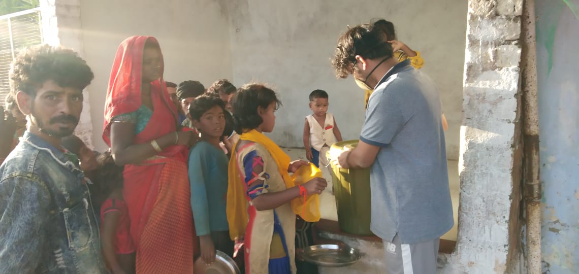 Naveen7Sharma's tweet photo. Food &amp; Books Distribution Sahirday Bharat Shivpuri
# Sahirday Fountation # Food
# Help &amp; Education # Shivpuri😃 https://t.co/ZLOVJK0B4u