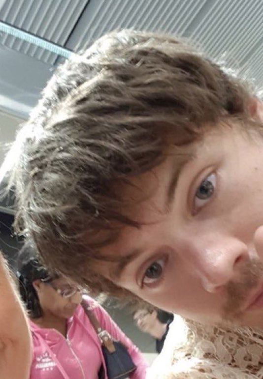 KingsUpdatesHL's tweet photo. ⏪| “You are the second person to tell me that… Yes, I‘ve been telling him. I texted him about that. He looks good, it's a good haircut." 

-A day like like today, but 1 year ago, Louis talked about the similarity between his haircut and Harry's 💗 https://t.co/vwERBnmjDc
