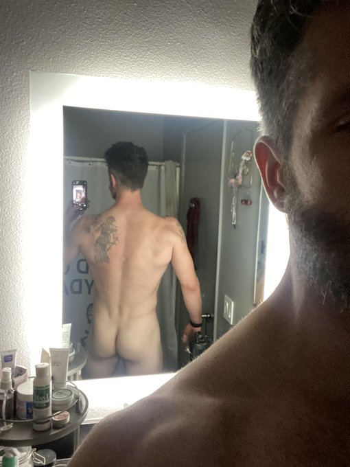 Workout pump. https://t.co/c2unqWpywr<a href="/tag/silhouettechallenge"class="tags"><span>#silhouettechallenge</span></a>