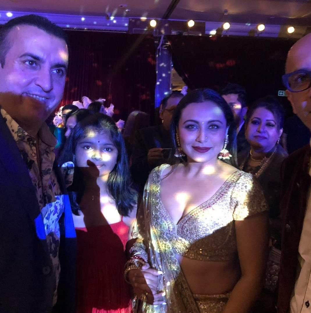   #Bollywood m0r0ns r the biggest traitors of India & IndiansBollywoodians with Annel Mussarat & Nabeel Mussarat Pakistani business brothers who have very close connection with ISI & Park armyIf these pictures to be believed, it seems every one from   #Bollywood is