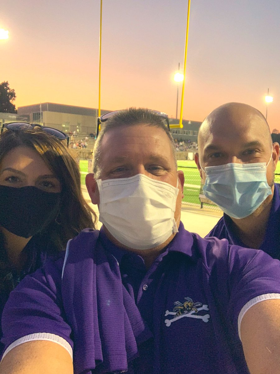 BrianMercerNKC's tweet photo. .@NorthtownNews is blessed with amazing new leaders for this school year! Two of those leaders are @HawarKhalandi & @TFundermann3! It was great talking with Hawar, Theo & @NKCHSDrewWhite at tonight’s @NKCFootball game! We even took time out for a #MaskUpNKC selfie! #OneNorthtown https://t.co/uzKDHaYh8G