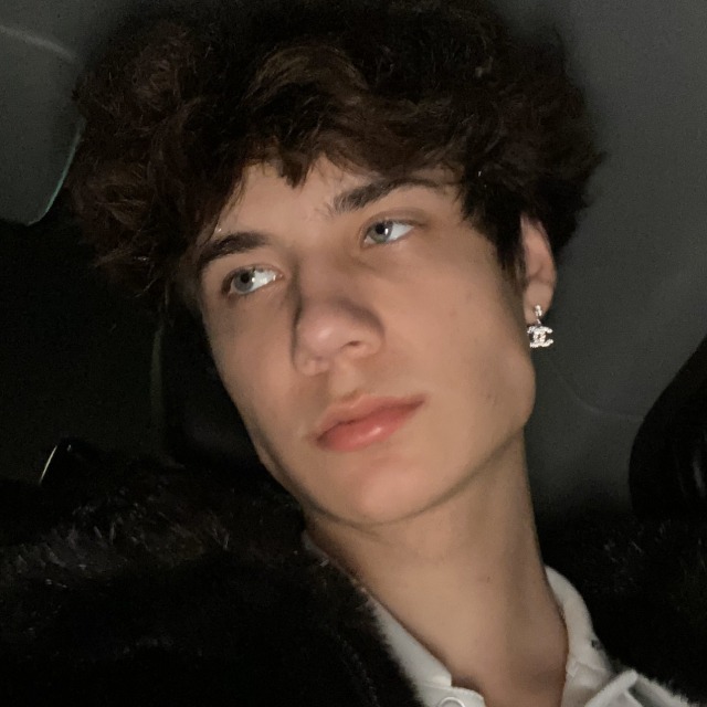 jxdnking's tweet image. still obsessed with him and his black hair as always 🥺 i love you @jadenhossler if u didn't know, u mean the world to me and thanks for making us smile and happy. i'll support u no matter what!🥺❤️ you've done so far and you deserve that bc u never failed to amaze us!!!❤️ ilysm