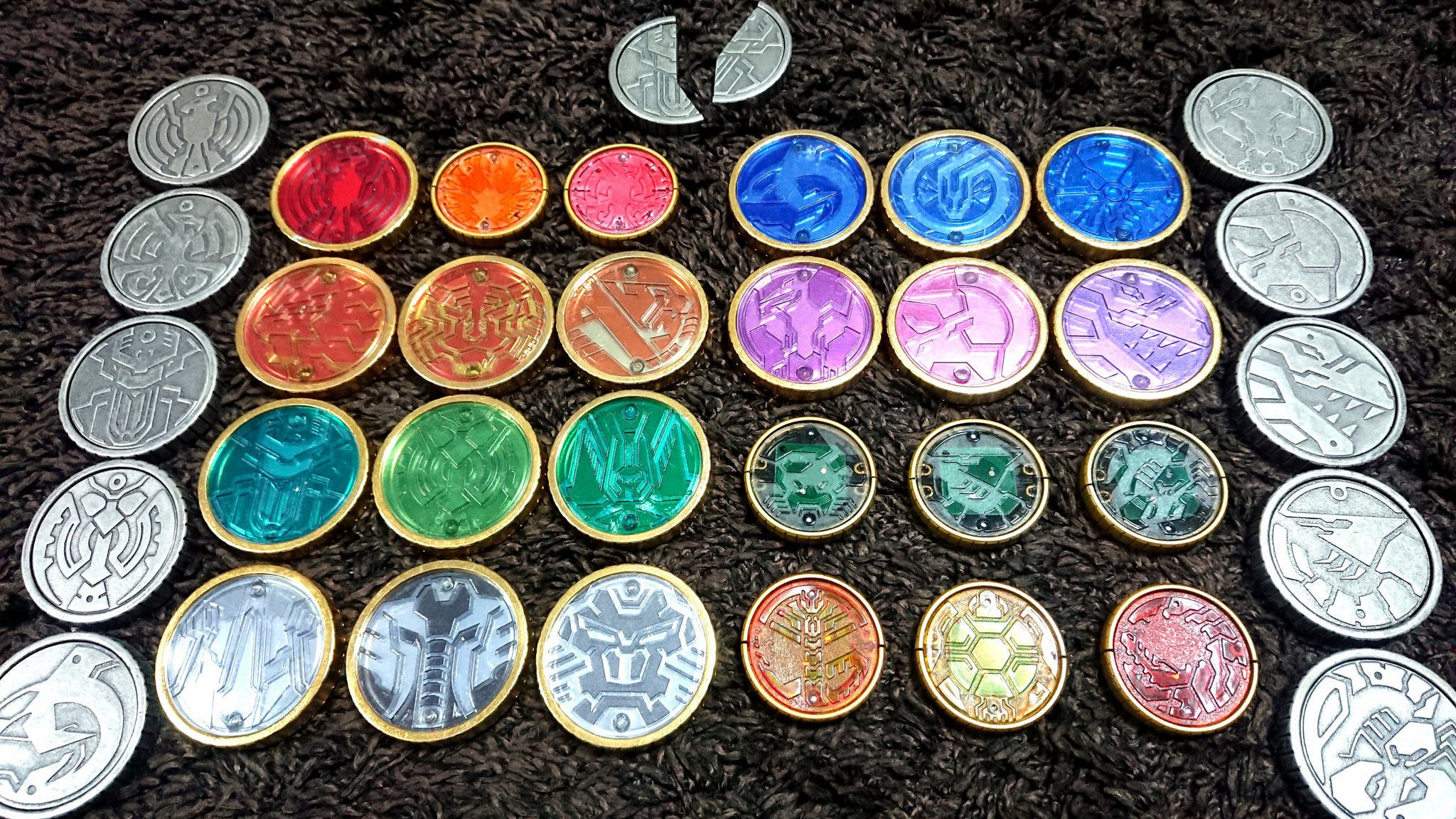 音速の騎士 バンダイ開発担当さま 聞こえますか オーズ放送当時のオーメダル スイング クジャクとコンドル等が未発売です どうして 仮面ライダーオーズ10周年 これが最後のチャンスです メダルの重量感 変身後サイズの再現 プロップ好きにはたまらない商品