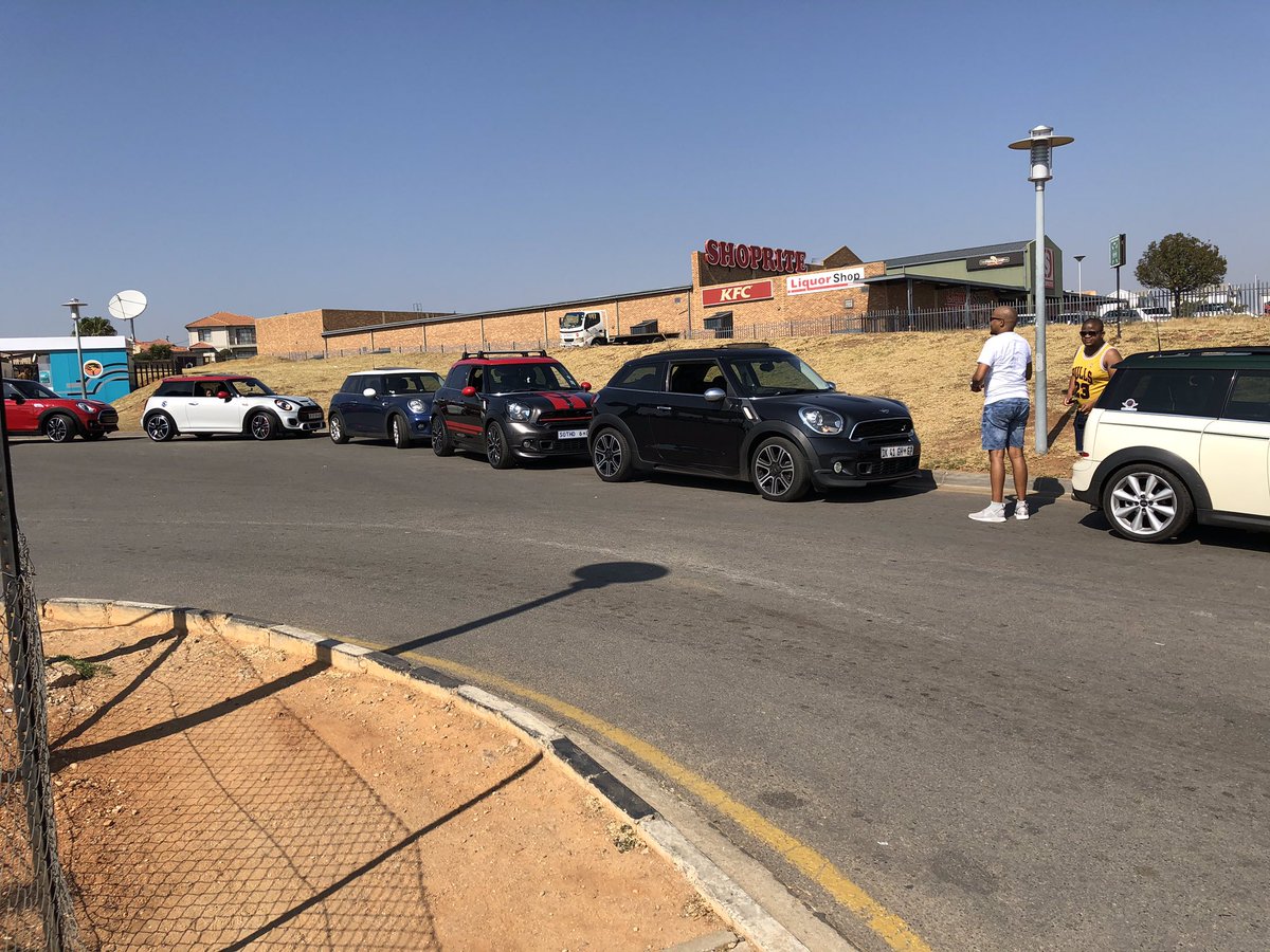 ConstanceSaal's tweet photo. Breakfast run with the miniacs @EastRandMINIacs https://t.co/3wUZ528COp