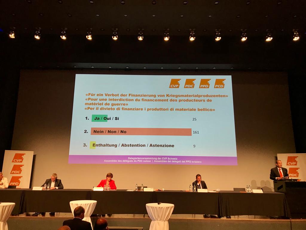 Mitte_Centre's tweet photo. Les délégué-e-s du #PDCSuisse rejettent à #ADPDC par 165 voix contre 25 et 9 abstentions l’initiative populaire pour une interdiction du financement des producteurs de matériel de guerre soumise au vote populaire le #29nov #CHVote. https://t.co/6JI9uodgHc