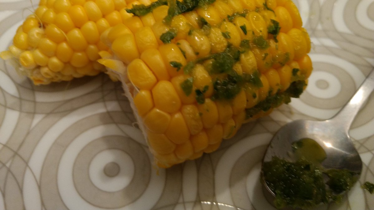 Foodfaye's tweet photo. Midnight snack - delicious sweet corn with a little dab of schug--hot pepper garlic relish that I made with hot Hatch peppers and cilantro. It was yummy but kind of woke me up!
@MelissasProduce
#corn #cornonthecob #Hatchpeppers #schug #relish #garlic #midnightsnack https://t.co/qg4Yl2U9AS