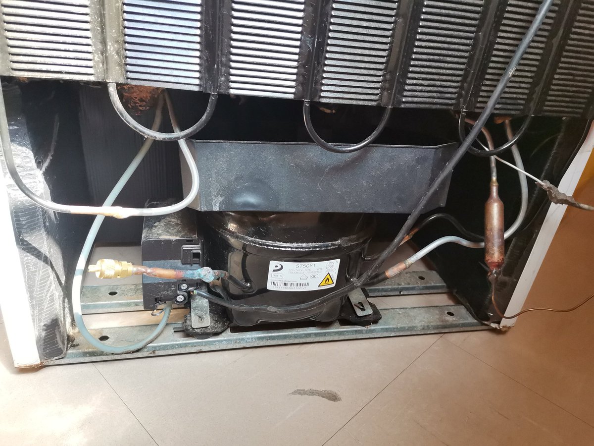Pontsho012's tweet photo. Can someone please offer free service to fix my fridge, specifically refill its gas because I'm not sure if there's anything broken. Second picture are the food that I found rotten inside it wjen I returned to campus. I study at TUT main campus. #MofayaKhondrinks #ValaPresident https://t.co/wC7f4AVLNF
