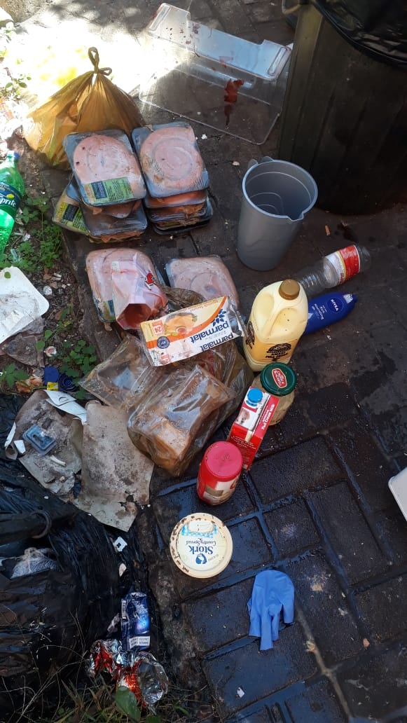 Pontsho012's tweet photo. Can someone please offer free service to fix my fridge, specifically refill its gas because I'm not sure if there's anything broken. Second picture are the food that I found rotten inside it wjen I returned to campus. I study at TUT main campus. #MofayaKhondrinks #ValaPresident https://t.co/wC7f4AVLNF