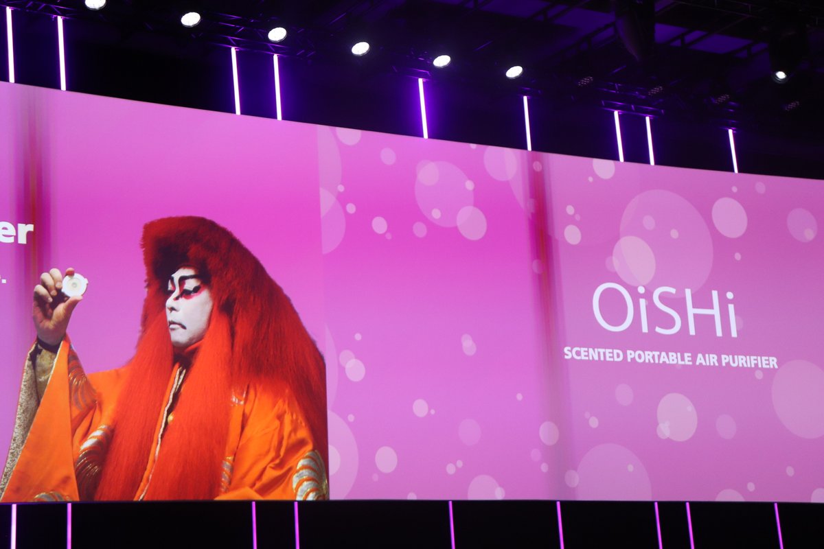 TechnikNewsNET's tweet photo. OiSHi von #ataraina ist ein portabler, umhängbarer Luftreiniger mit Dufttabletten, welche man auf der Rückseite in das Gerät geben kann. @ataraina_eu #IFA20 #IFA2020 https://t.co/9YOOtJMX58